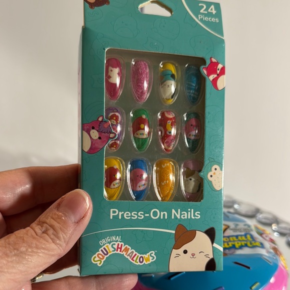 Squishmallows, Squishy Yum Donut Surprise and Press-On Nails Set - Picture 6 of 7
